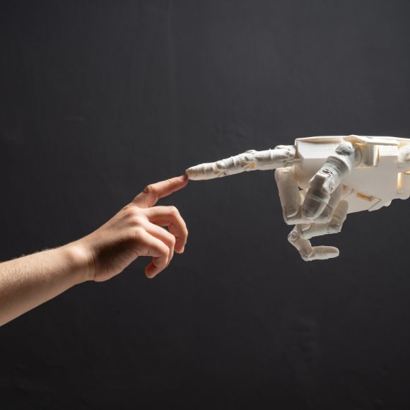 Sector de la educación e Inteligencia Artificial: ¿cuál es el escenario de la integración tecnológica en la educación?  